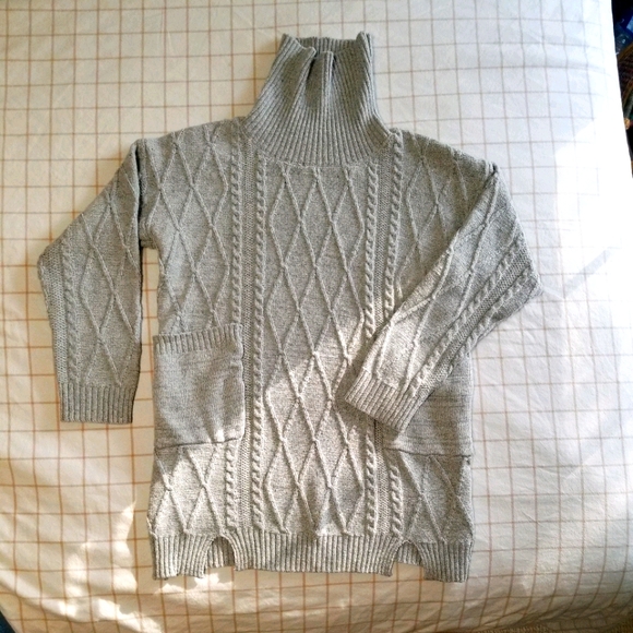 Gray turtle neck sweater (Used in great condition) - Picture 2 of 5